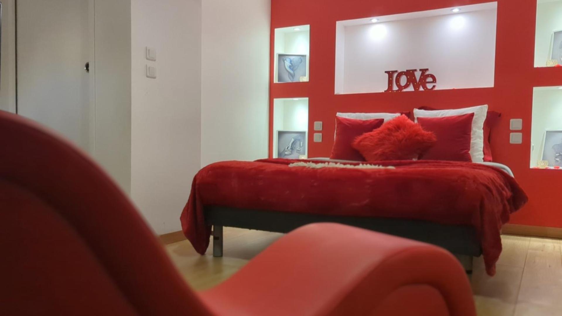 Love Room avec jacuzzi pour votre séjour en amoureux Villeneuve-de-la-Raho Extérieur photo