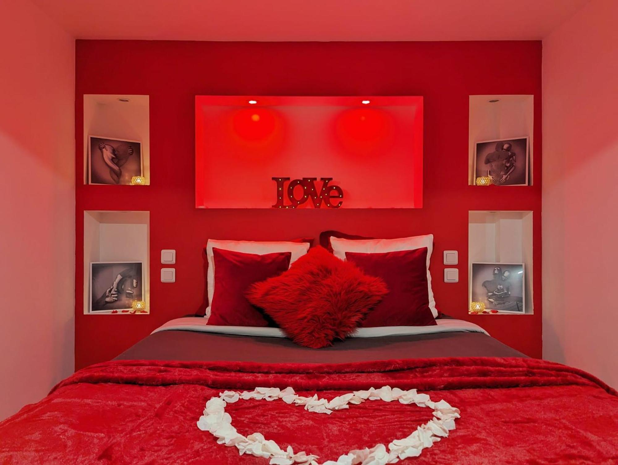 Love Room avec jacuzzi pour votre séjour en amoureux Villeneuve-de-la-Raho Extérieur photo