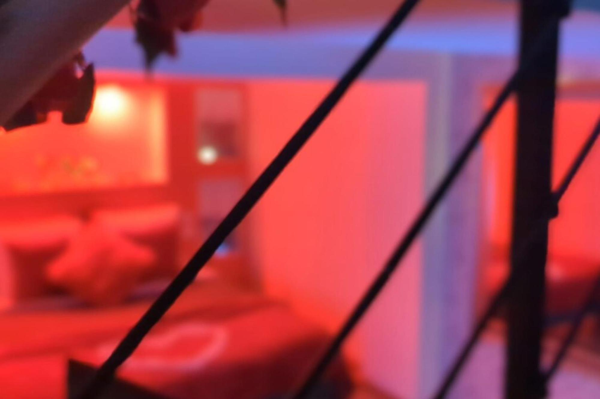 Love Room avec jacuzzi pour votre séjour en amoureux Villeneuve-de-la-Raho Extérieur photo