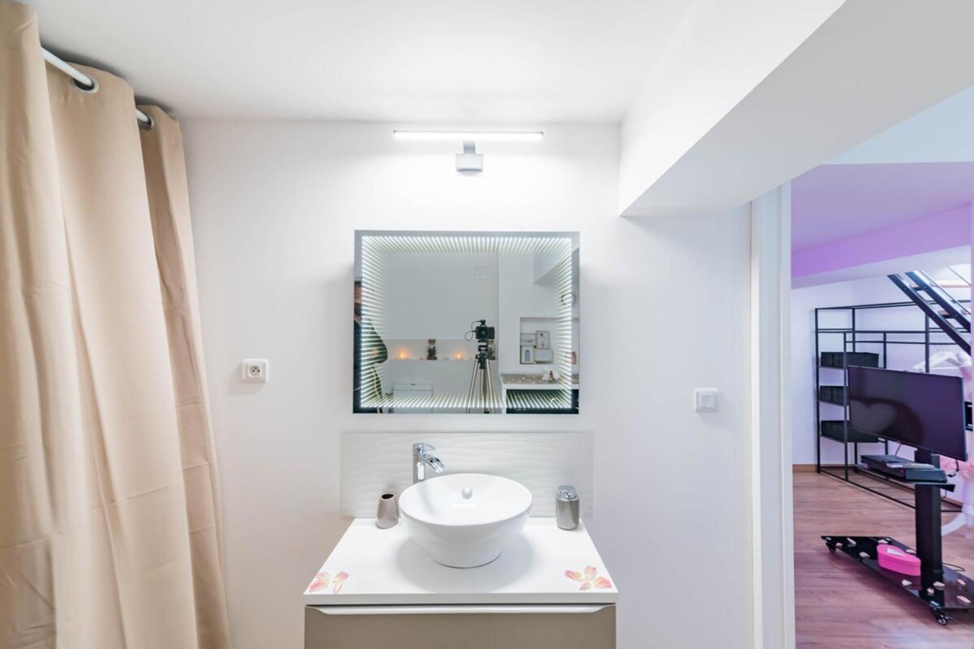 Love Room avec jacuzzi pour votre séjour en amoureux Villeneuve-de-la-Raho Extérieur photo