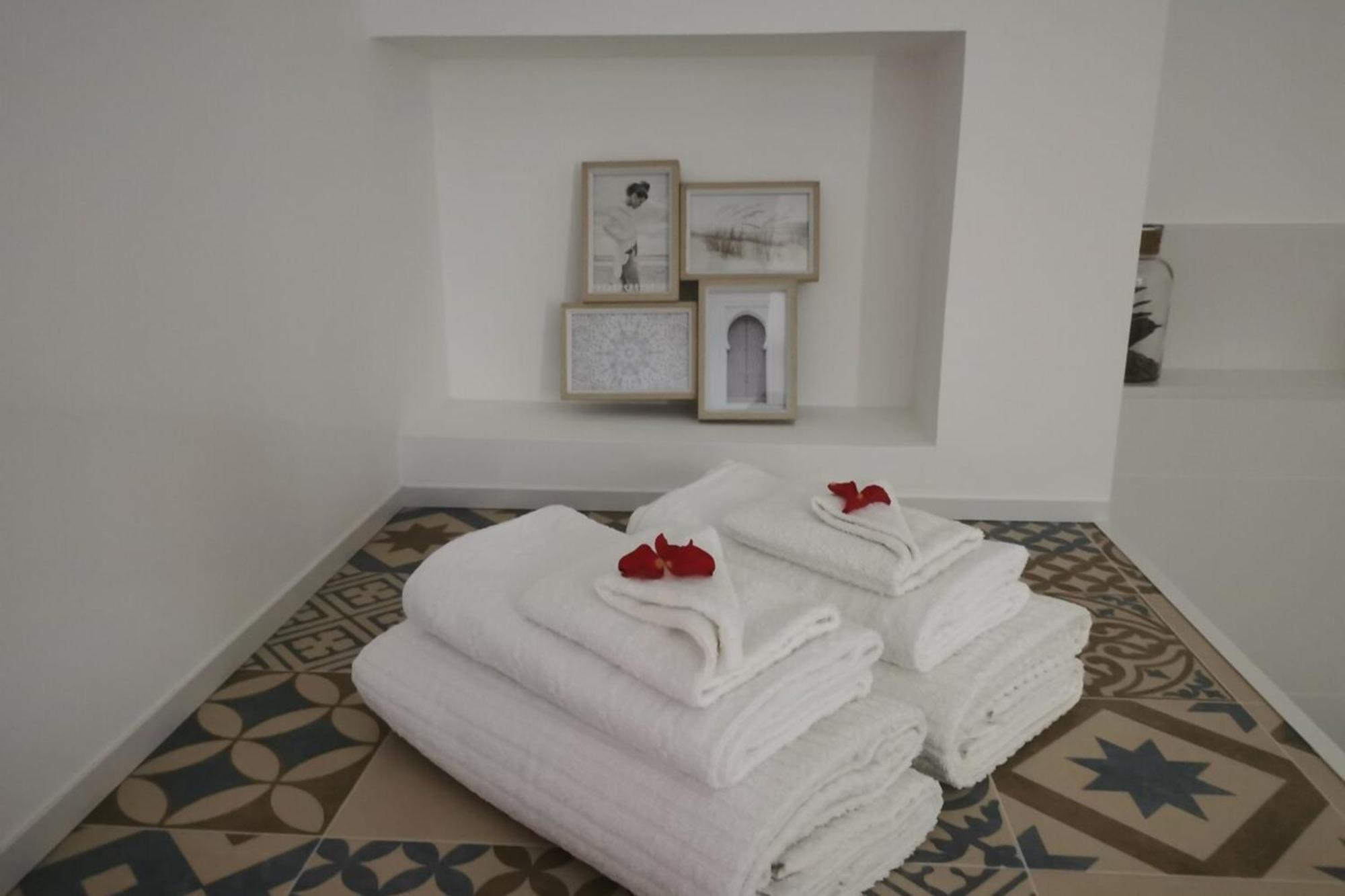 Love Room avec jacuzzi pour votre séjour en amoureux Villeneuve-de-la-Raho Extérieur photo